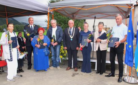 Letošnji obcinski nagrajenci z županom Francem Cebuljem(1)